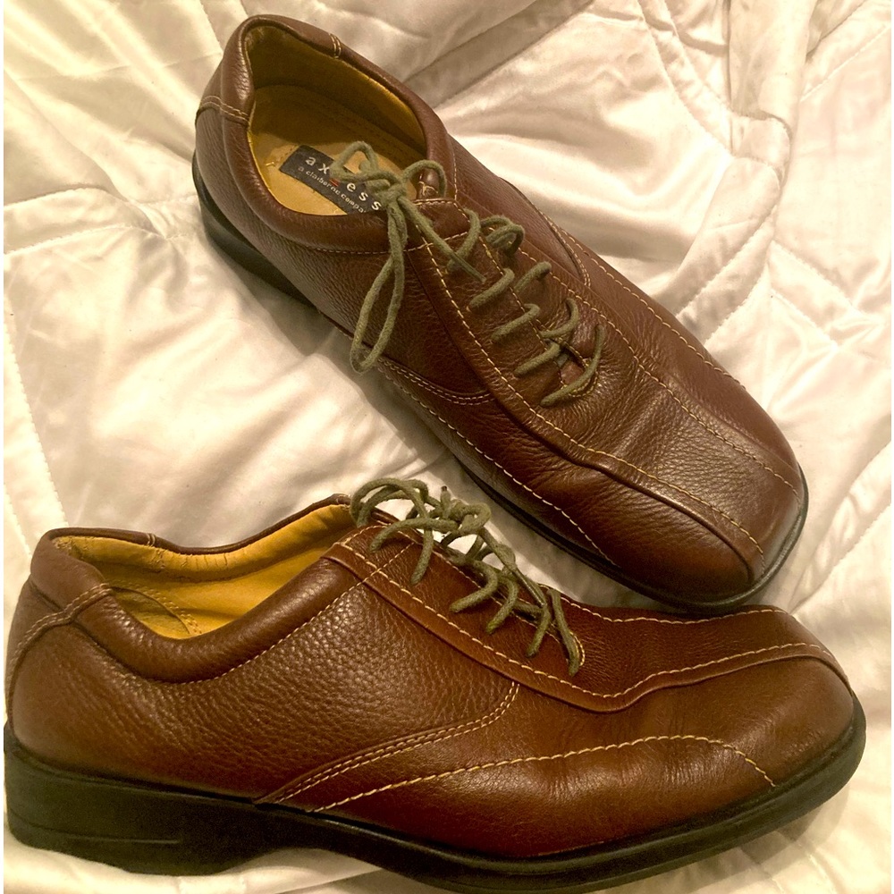 Men’s Axcess shoes size 10 M, brown, lace up, excellent condition